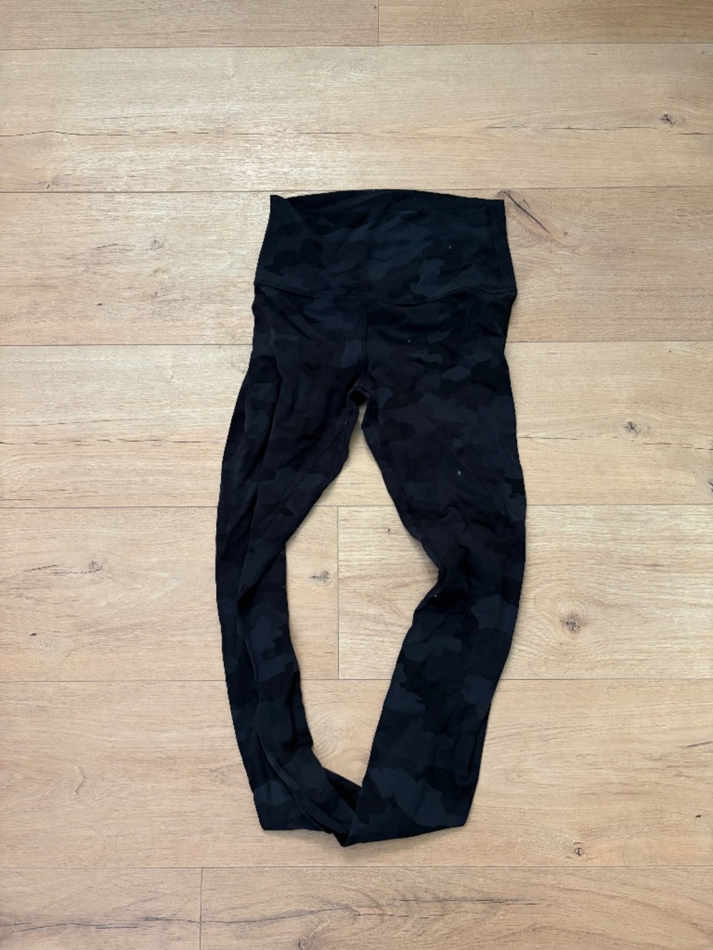 Lululemon leggings - Size 6 - Camo